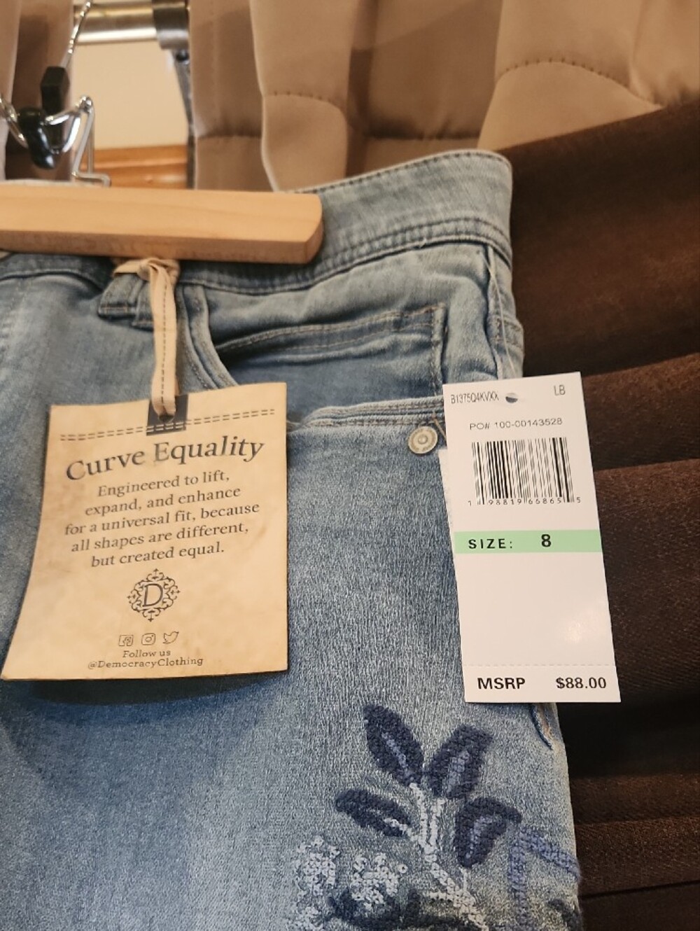 NWT Democracy Women’s Light Blue Embroidered Jeans Size 8 - Picture 2 of 6